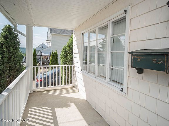2nd image of 222 Poplar St