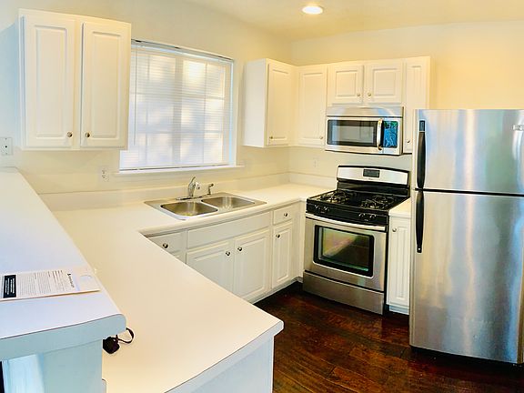 3rd image of 113 Swanee Ln