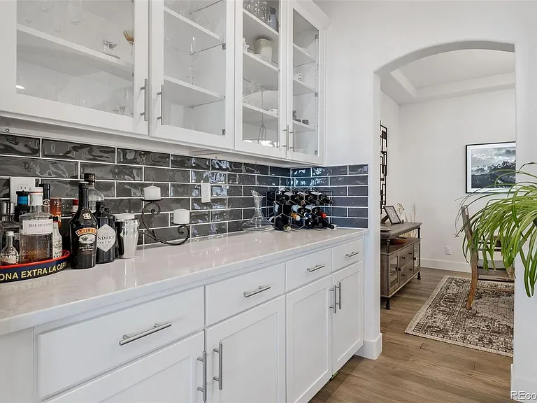 20551 Beekman Pl — Photo 10