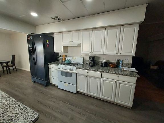3rd image of 1624 Palm St Unit 51