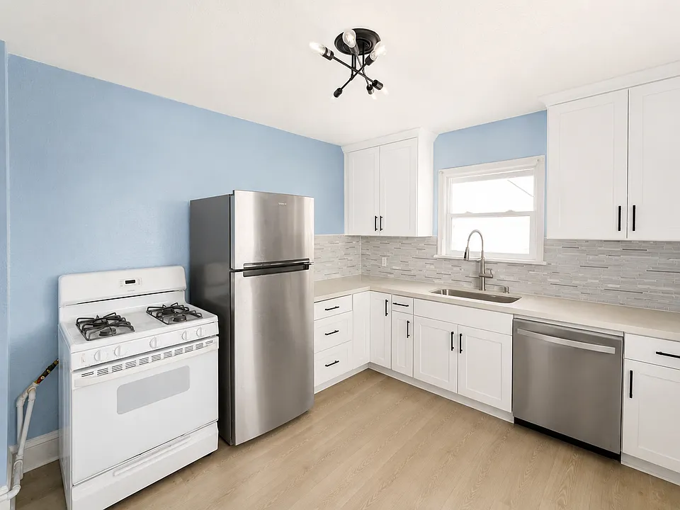 2313 Everett Ave #3