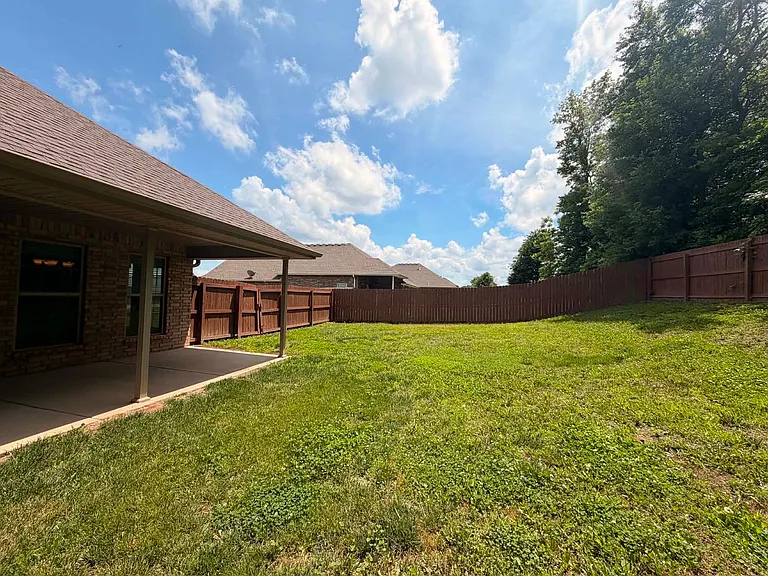 1104 Lakeview Dr — Photo 20