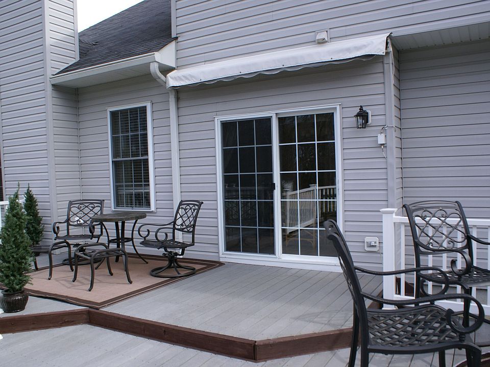 Large 2 tiered composite deck 