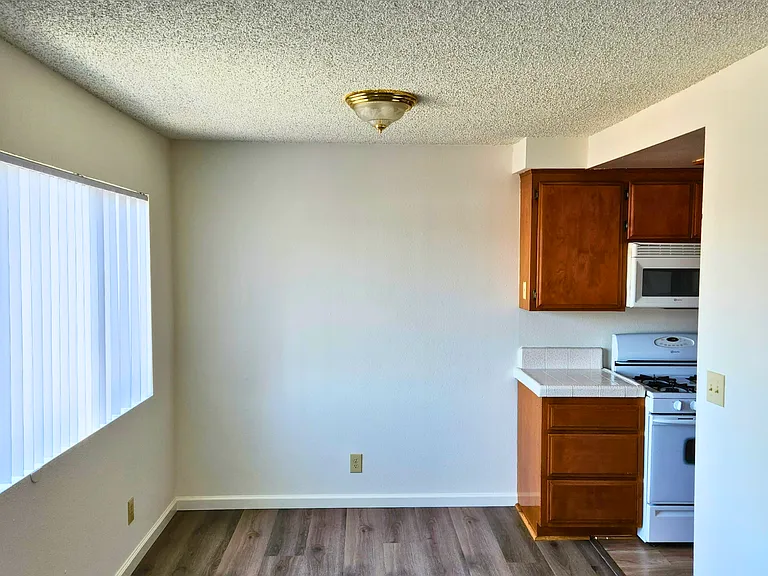 827 Grand Ave — Photo 7