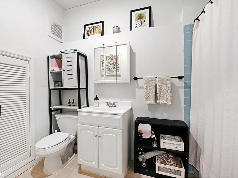 902 Park Ave #4 — Photo 8