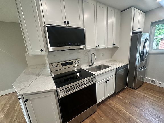 2nd image of 1844 Ridgecliff Rd
