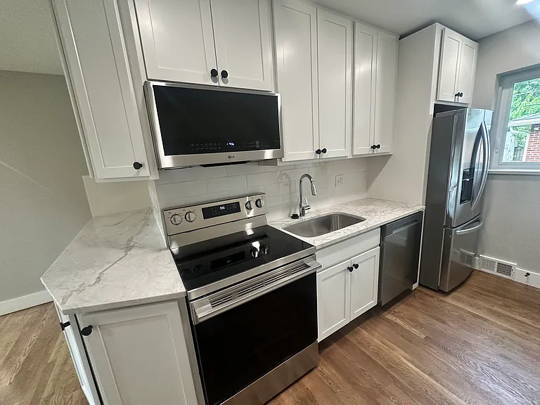 1844 Ridgecliff Rd — Photo 2