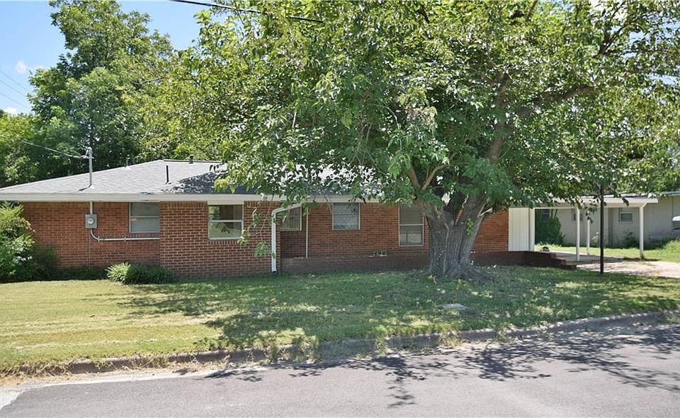 1st image of 329 W Mesquite St