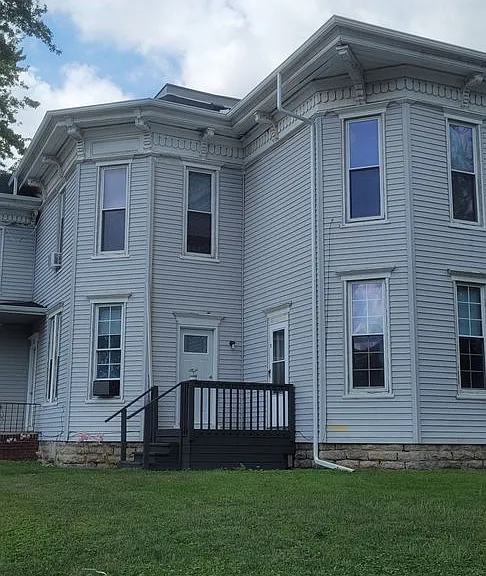 301 W Lincoln St — Photo 2