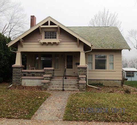 1st image of 214 E Oak St