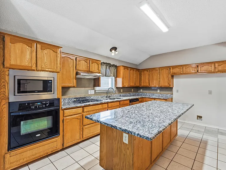 5106 Lee Hutson Ln — Photo 6