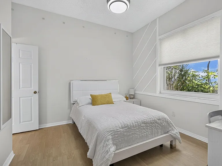 716 Lake Wellington Dr — Photo 28