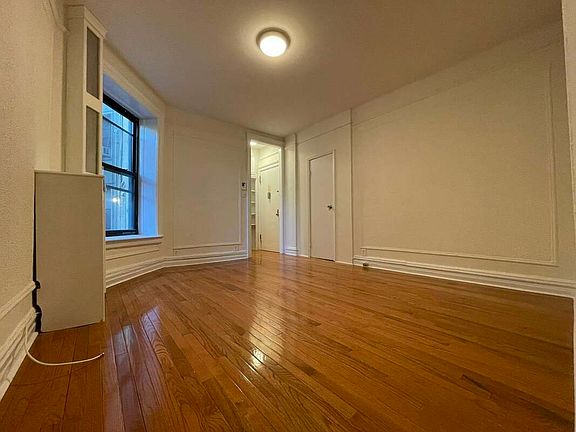 4th image of 2907 31st Ave APT 6F