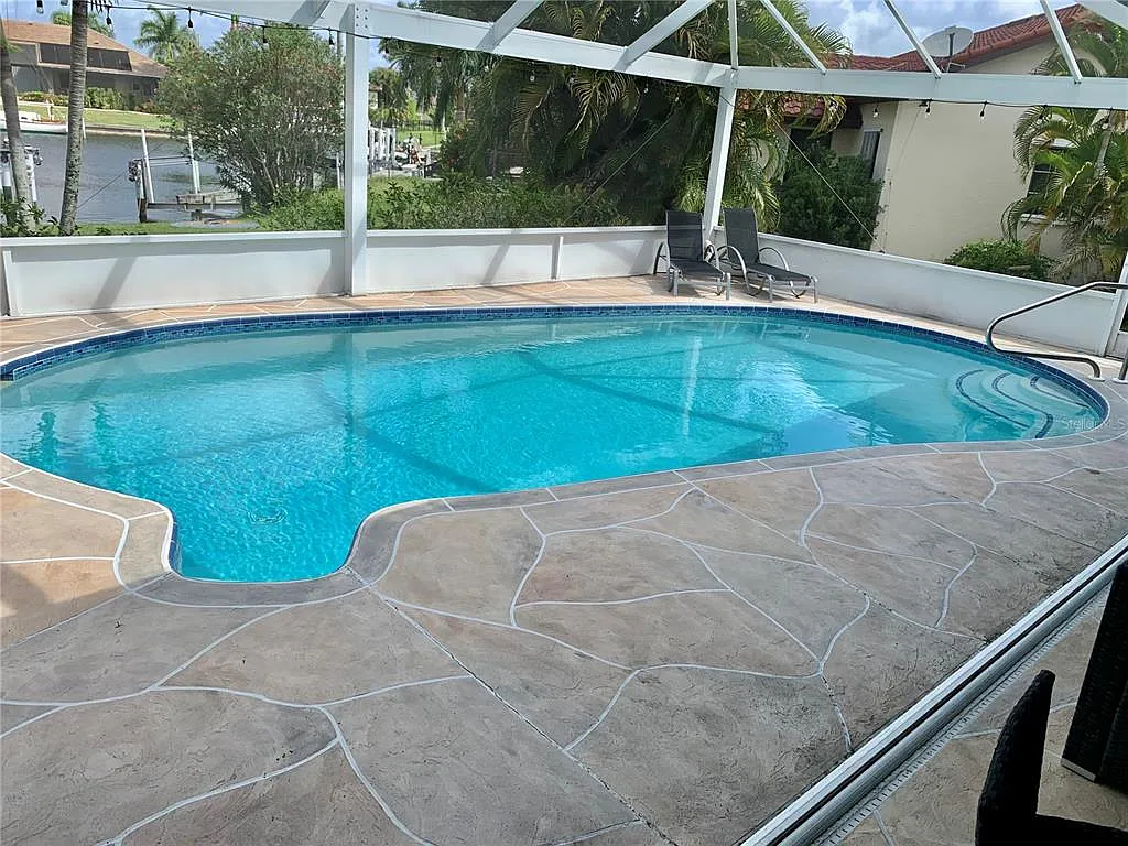 3 bed, 2.0 bath, 1940 sqft, $4,000 — Photo 3