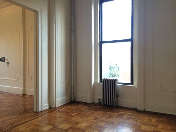 3rd image of 1047 Bedford Ave APT 1C