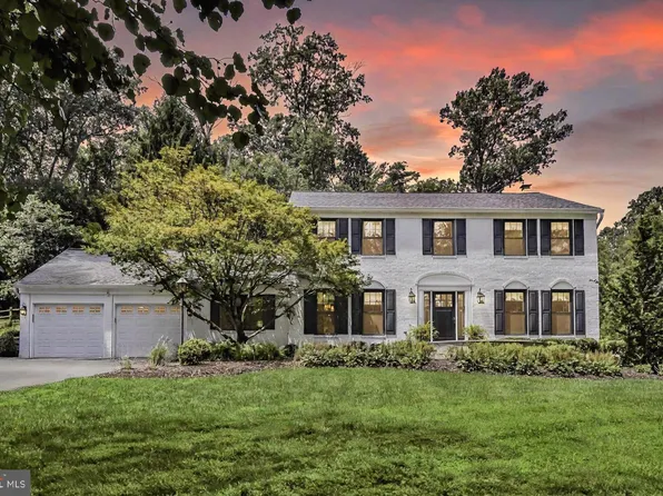 810 Hickory Vale Ln, Great Falls, VA 22066