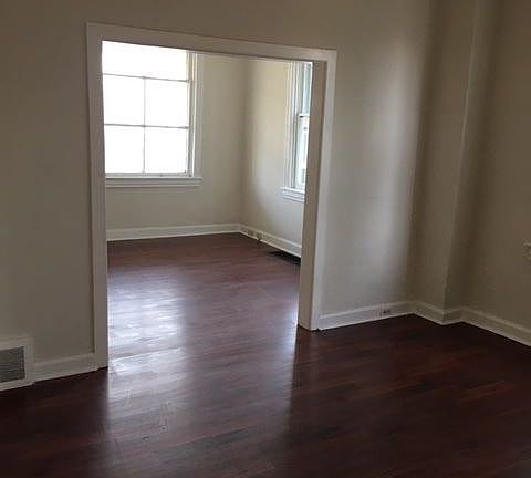 4th image of 419 S Burhans Blvd E