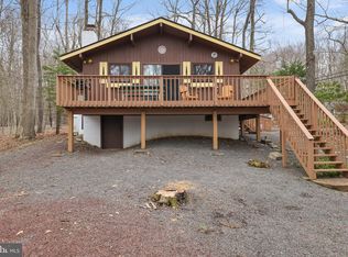 145 Mountain View Dr, Pocono Lake, PA