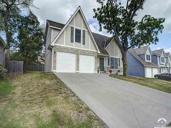 1424  Monterey Hill Dr Lawrence, KS listing photo #3