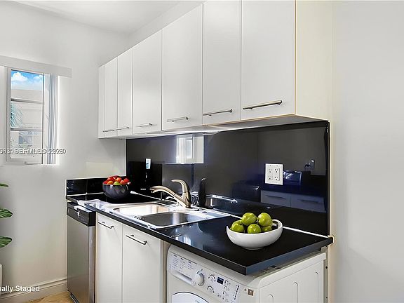 4th image of 1920 Michigan Ave APT 4