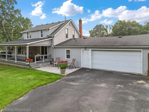 1540 Glengary Rd, Commerce Township, MI 48390