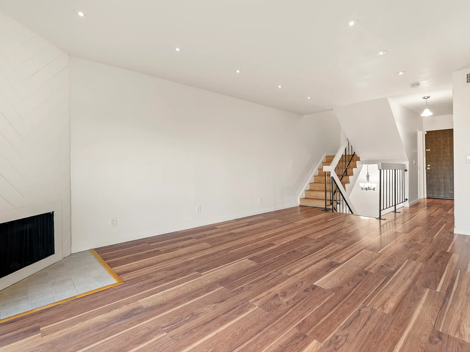 2 bed, 1409 sqft, $3,550 — Photo 3