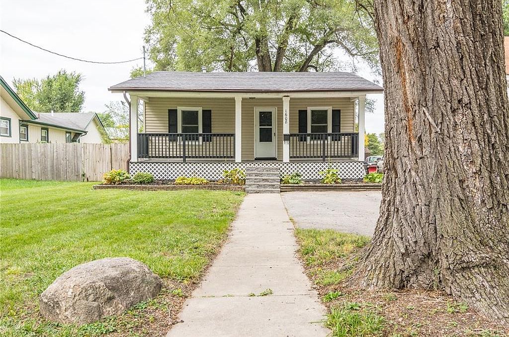 1608 48th St, Des Moines, IA 50310 Zillow
