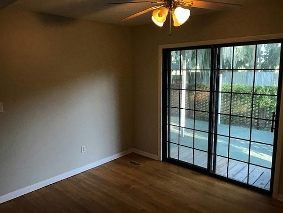 3rd image of 346 SE Evergreen Dr