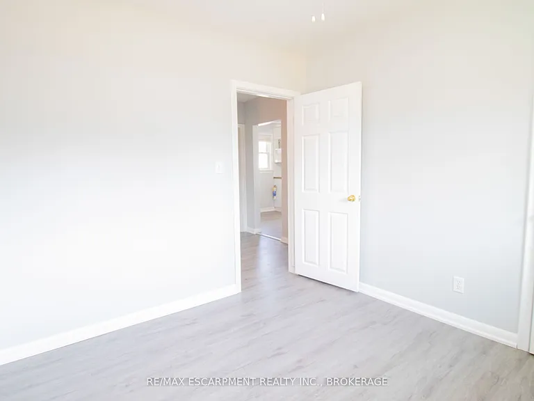 98 James St E #1 — Photo 10