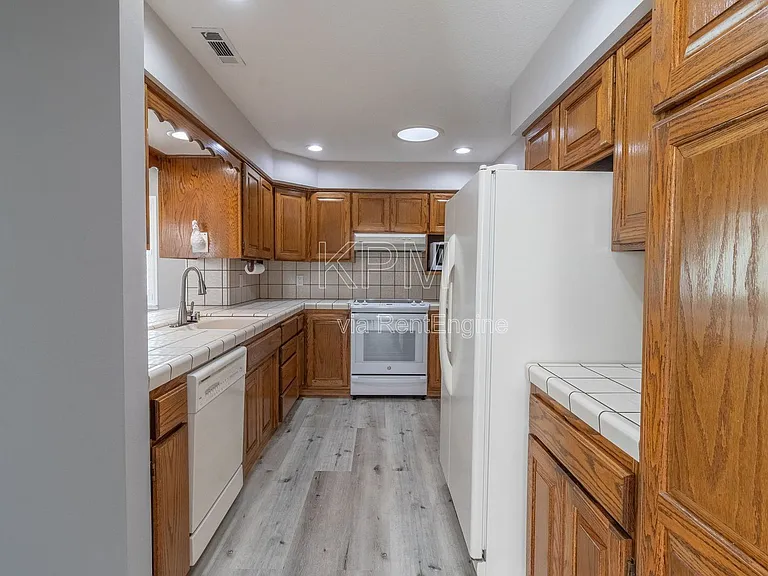 218 E Longview Ave — Photo 8