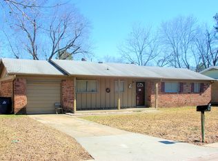 8201 Hermitage Dr, Fort Smith, AR 72908