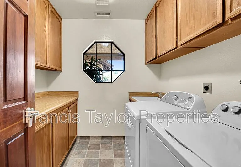 749 Flagstone Ct — Photo 22