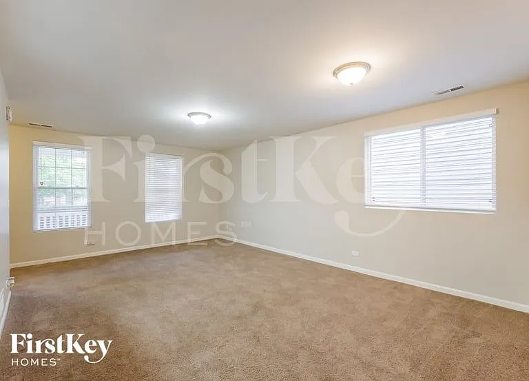 1028 Four Seasons Blvd — Photo 4
