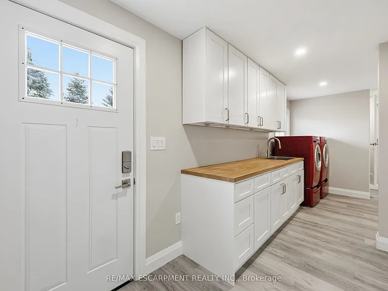 891 Centre Rd — Photo 9