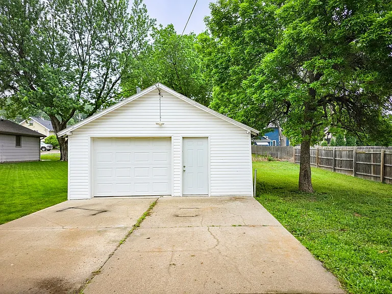 1208 Koenigstein Ave — Photo 20