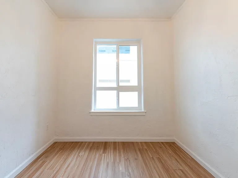 1665 N Sycamore Ave — Photo 27