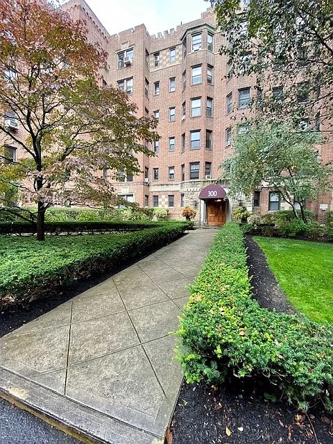 1 bed, 1.0 bath, $2,125 — Photo 1