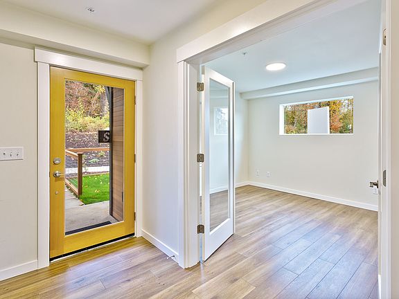Entry Bedroom 2