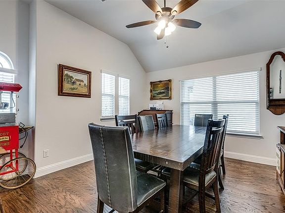 3rd image of 1400 Milton Ln