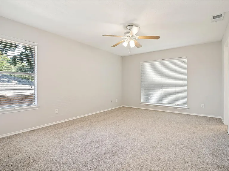 7005 Kingsbury Dr — Photo 5