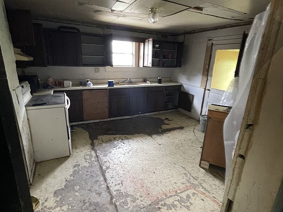 2nd image of 304 E 16th St