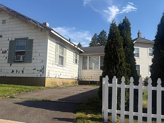 4th image of 25 Hillside Ave