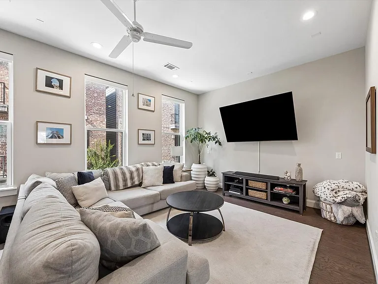 2913 Hicks St — Photo 15