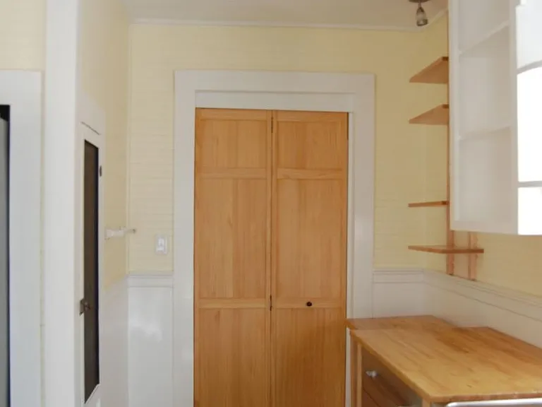819 W Knox St — Photo 13