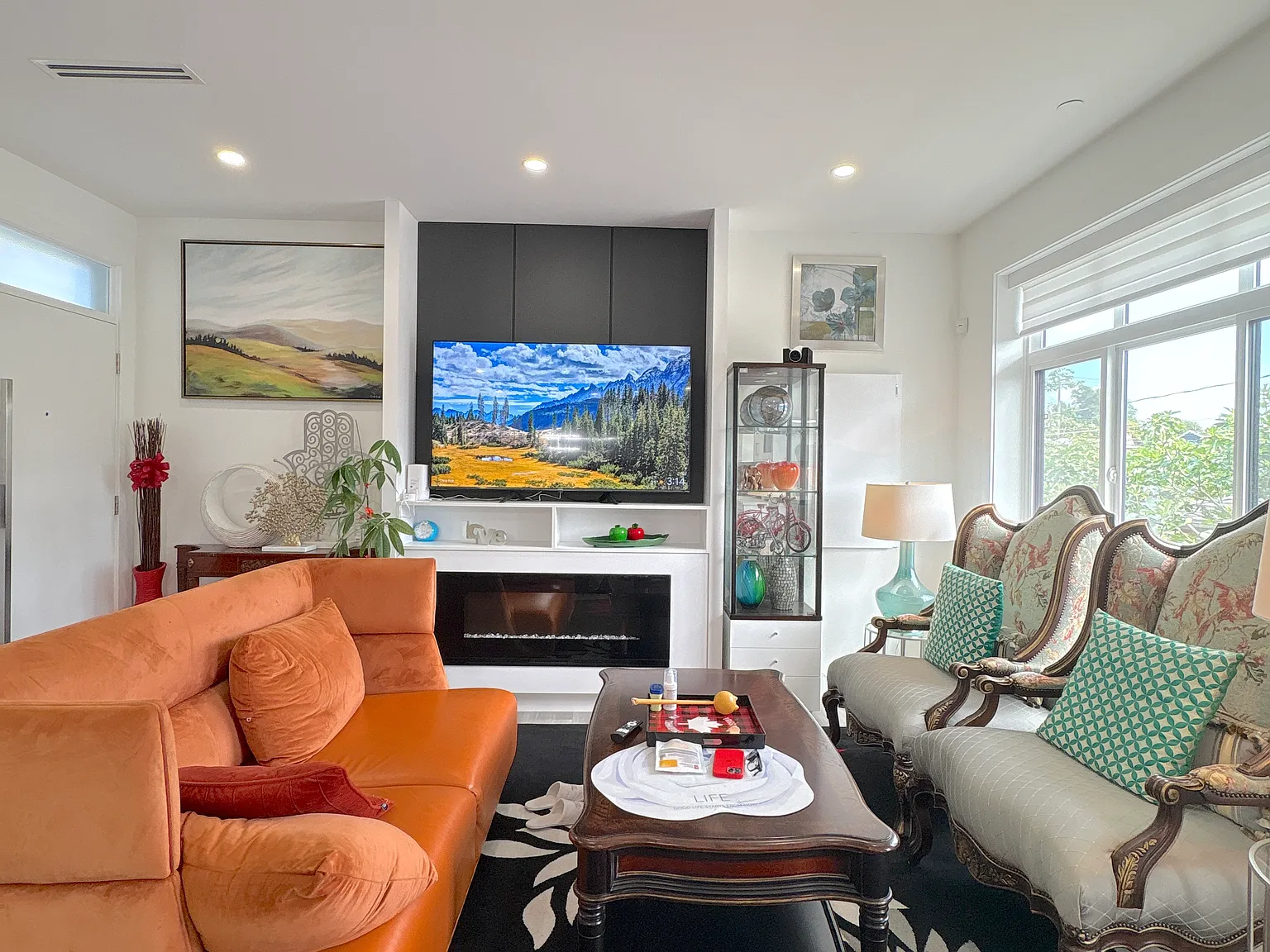 1 bed, 2000 sqft, $999 — Photo 3