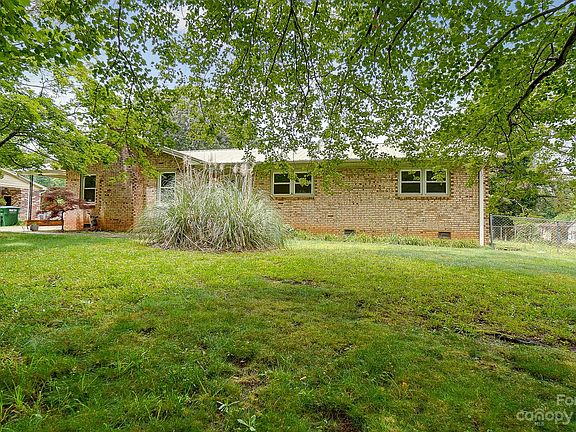 2nd image of 1011 Jonathan Dr