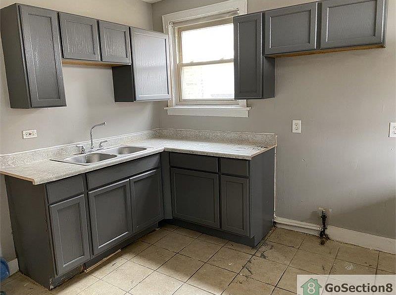 8205 S Justine St APT 3, Chicago, IL 60620 | Zillow