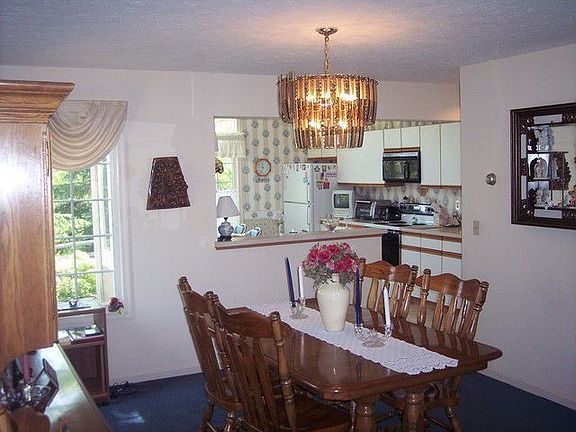 3rd image of 428 Woodloch Dr