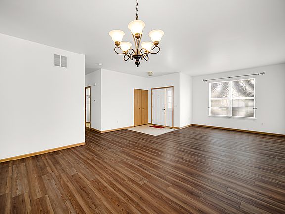 4th image of 690 S Wellston Ln