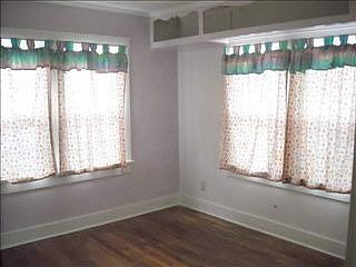 4th image of 828 N Park Ave